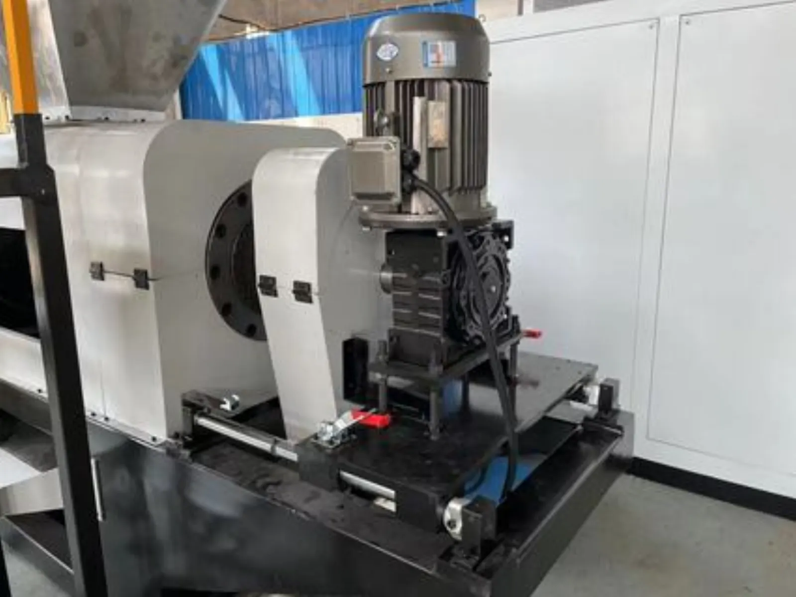 How to Effectively Control Drying Moisture During the Cleaning Process of Film Woven Bag