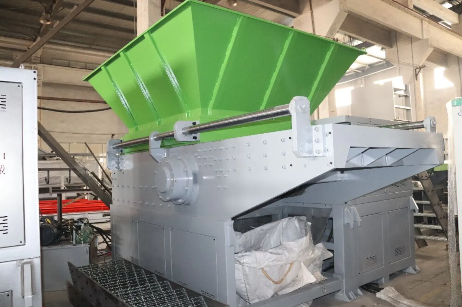 Cách vải PET phế liệu được tái chế thành sợi và hạt nhựa giá trị cao