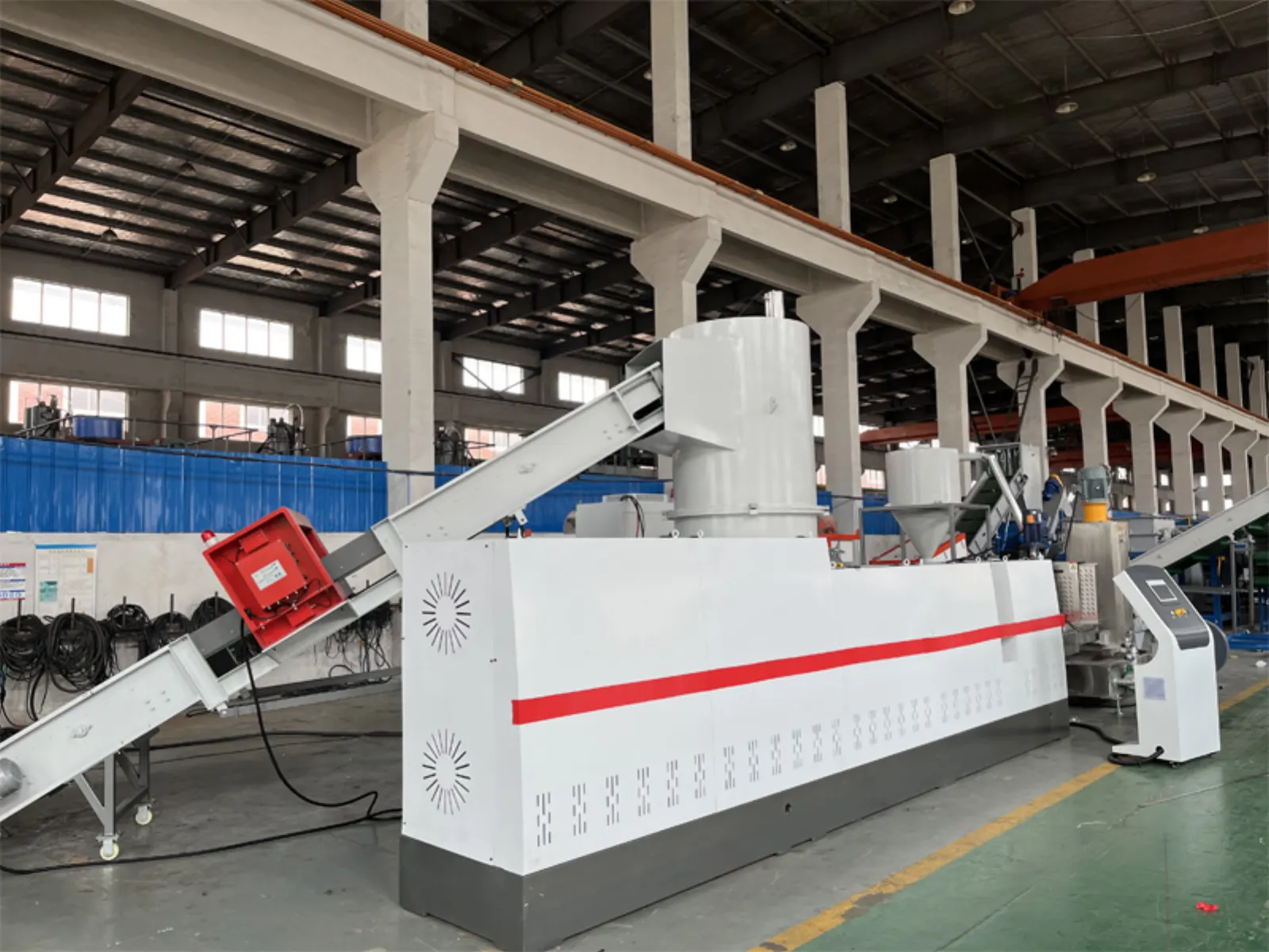 Non Woven Fabric Diaper Melt Blown Cloth Protective Clothing Scrap Recycling Granulator Article 3