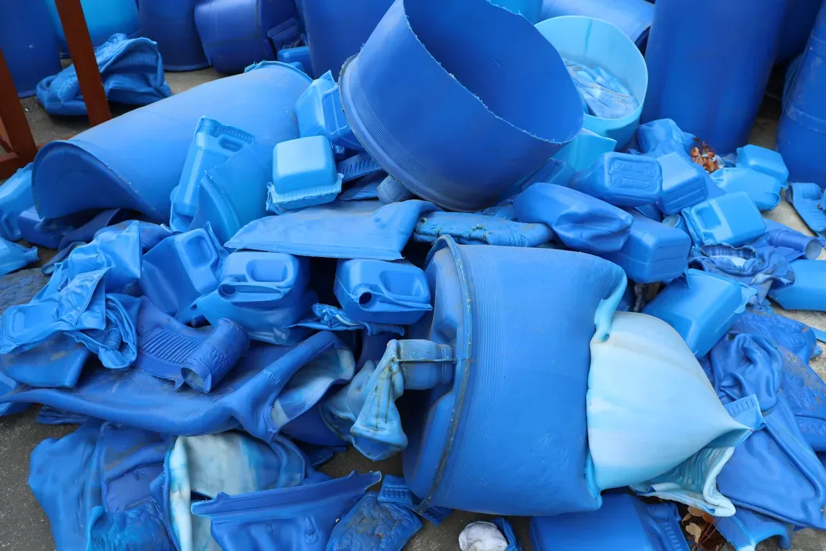 Mixed HDPE and PP rigid plastics before recycling