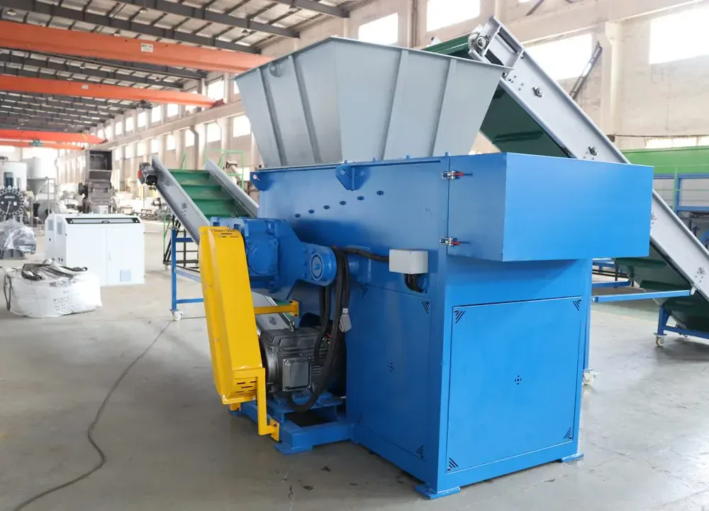 Üretim sahasında Retech plastik yıkama sistemleri