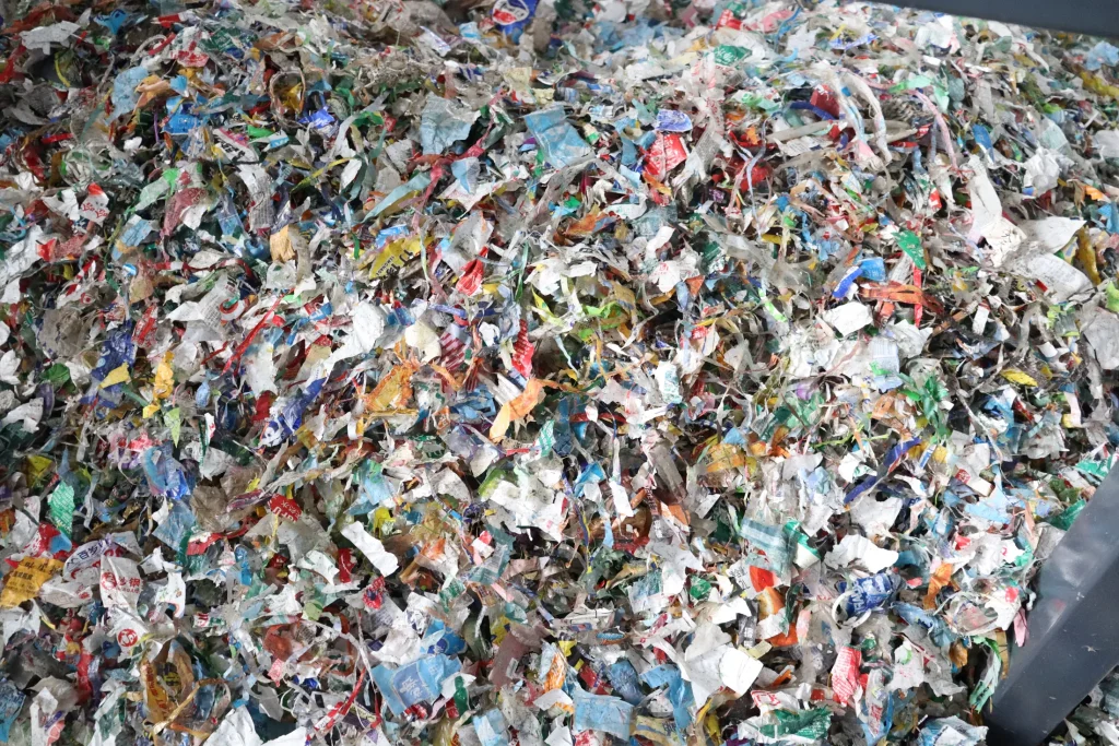 Washed PET bottle flakes in mixed colours